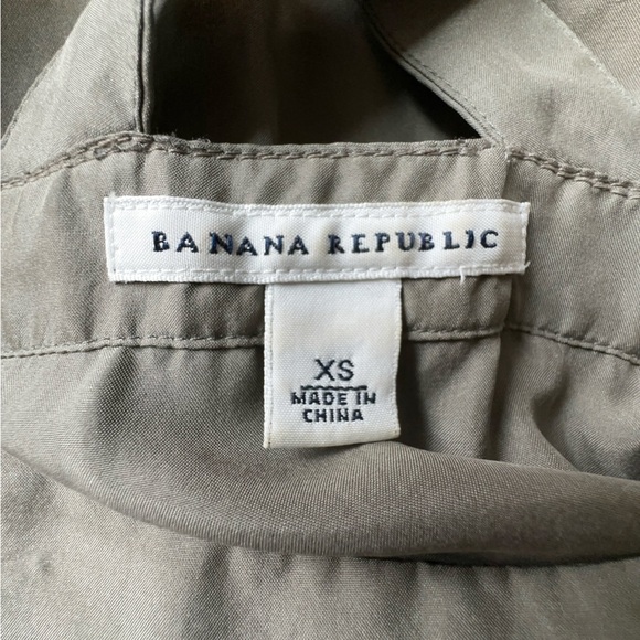 BANANA REPUBLIC PURE SILK RUFFLE TIERED SLEEVELESS CROSSBACK TOP | EXTRA SMALL - Picture 9 of 9